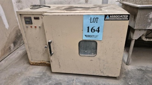 Associated Environmental Systems Laboratory Temperature Chamber