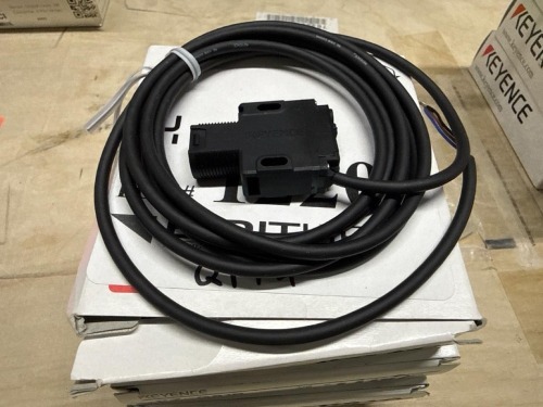 (4) Keyence PZ-G61B Photoelectric Sensor Units
