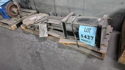 3658008 Cylinder