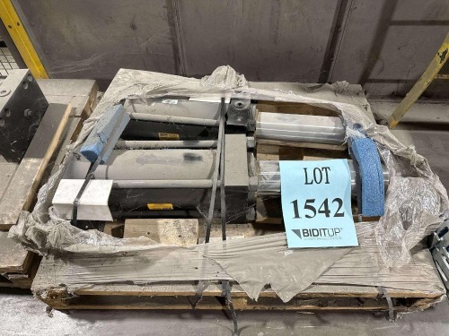 Lot (2) Parker Cylinders