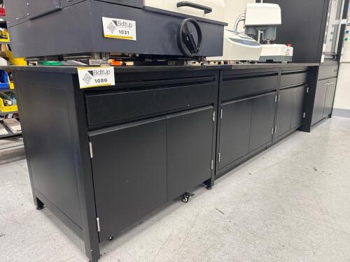 Work bench&rsquo;s with cabinets and drawers