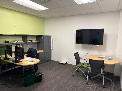 L Shape Office Desk and Hutch 71&rdquo; x 82&rdquo; x 68&rdquo;