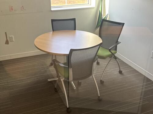 L Shape Office Desk and Hutch 71&rdquo; x 82&rdquo; x 68&rdquo;