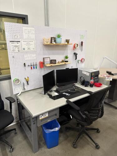 Work Station W/ Hutch 72&rdquo; X 35&rdquo; x 29&rdquo;