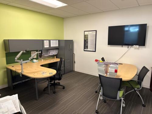 L Shape Office Desk and Hutch 71&rdquo; x 82&rdquo; x 68&rdquo;
