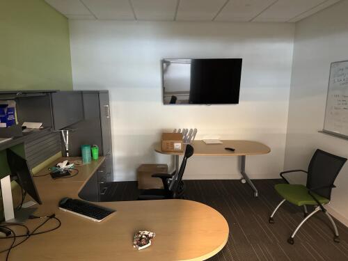 L Shape Office Desk and Hutch 71&rdquo; x 82&rdquo; x 68&rdquo;