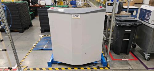 2020 EZOFF 2500lb Capacity Rotating Lift