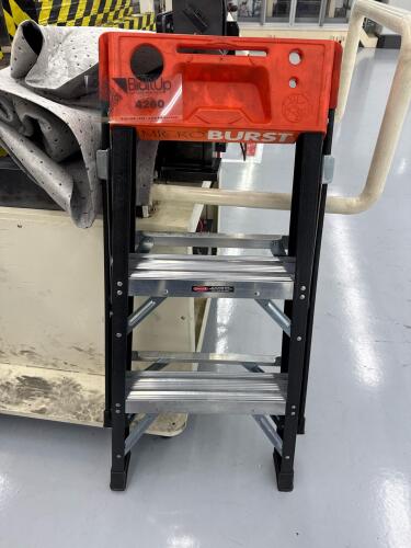 2&rsquo; Micro Burst Step Ladder