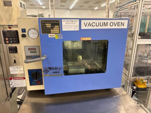 Vacuum oven