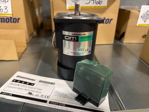 (5) Oriental Motor 5IK90GU-CWE (Appears new & Unused)