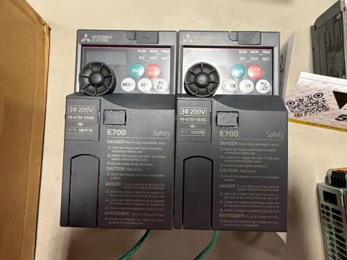 (2) Mitsubishi FR-E720-050SC E700 series