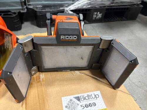 RIDGID 18V Hybrid Folding Panel Light