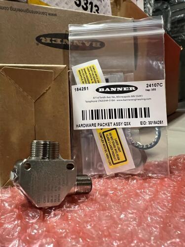 (4) Banner Q3X Laser Contrast Sensor with Hardware Packets