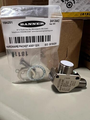(4) Banner Q3X Laser Contrast Sensor with Hardware Packets