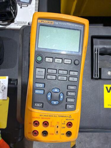 Fluke 724 Temperature Calibrator