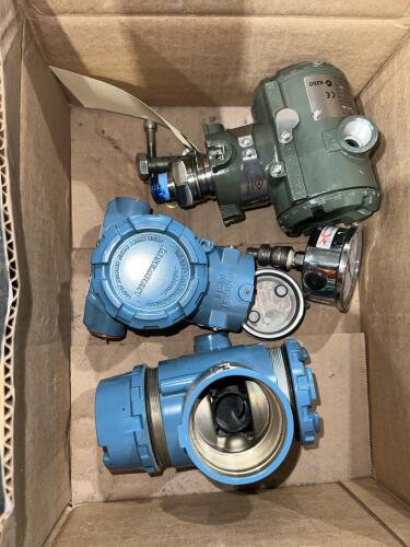 Mixed Lot of Industrial Instrumentation &ndash; Rosemount Transmitters, Pressure Gauge & Explosion-Proof Housing