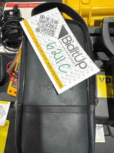 Digital clamp meter