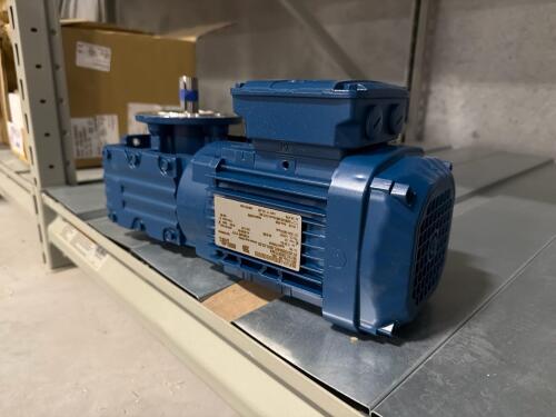 SEW Eurodrive SA47DRE90M4/DH gear reducer motor (Appears new & unused)