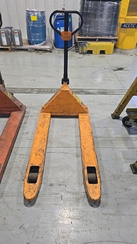 Global Industrial 5,500 lb Pallet Jack