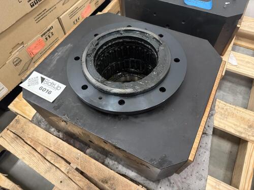 Heavy-Duty Industrial Bearing Housing Assembly with Large Roller Bearing