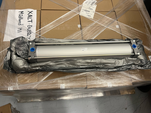 NEW IN BOX: SMC Pneumatic Air Cylinder &ndash; Model CDA2B100-520Z, 100 mm Bore