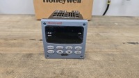 Honeywell UDC2500 Univeral Digital Controller - 2