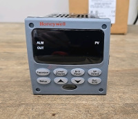 Honeywell UDC2500 Univeral Digital Controller - 2