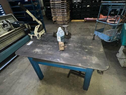 Baileigh Bench-Mounted Manual Sheet Metal Shear with Heavy-Duty Steel Workbench and 5&rdquo; Machinist Bench Vise