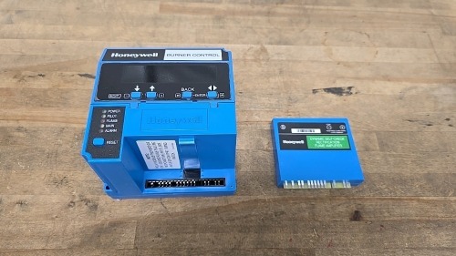 Honeywell #RM7838 C 1004 and #R7847 C 1005 Relay Module Burner Control + Amplifier