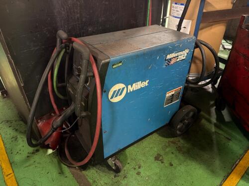 Miller Millermatic 252 MIG Welder with welding gun