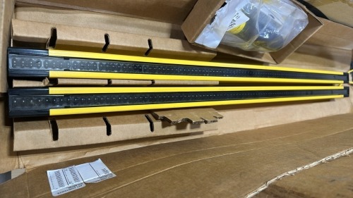 Lot (2) Banner Ez-Screen Ls Safety Light Curtains, Model: Sllcp40-910P88
