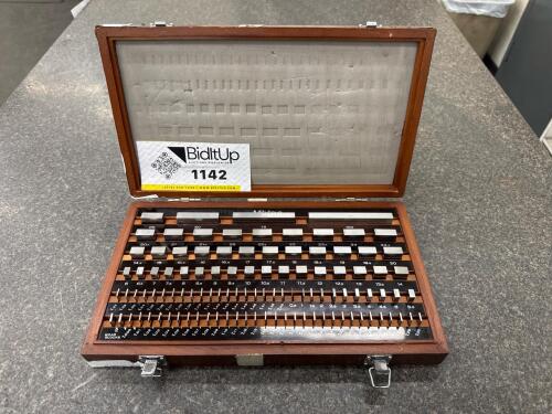 Mitutoyo 516‑942‑02 Metric Rectangular Gage Block Set