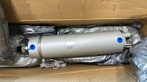 Smc Round Air Cylinder, Model: Cdg1Dn100-300-B54Ls