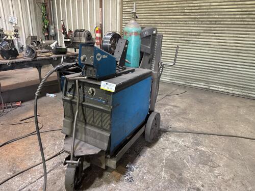 Miller Dimension 452 With 70 Series Wire Feeder
