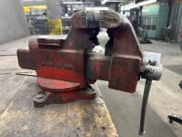 5" Colombian D-45-M4 Bench Vise - 3