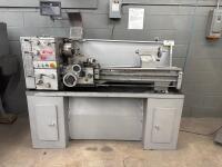Vectrax 14&rdquo; &times; 40&rdquo; Gap Bed Engine Lathe Model 82837915