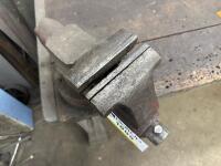 5" Colombian D-45-M4 Bench Vise - 2