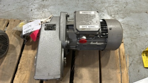 Nord Drivesystem Gear Motor, Hp: 1,50 Rpm: 1660, Type:Sk 2282Azbh-90S/4 Cus