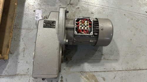 Nord Drivesystem Gear Motor, Hp: 1 Rpm: 1650, Type:Sk 2282Az-80L/4 Cus, (Missing Cover)