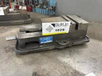6" Kurt D60 Machine Vise