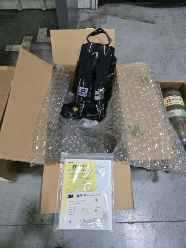 UNUSED Scott Safety Complete Air Pak Kit - Harness, Cylinder, and Face Mask