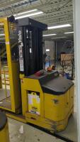 Yale OS030EAN24TE089 3000 Lb. Capacity 24V Electric Order Picker - 5