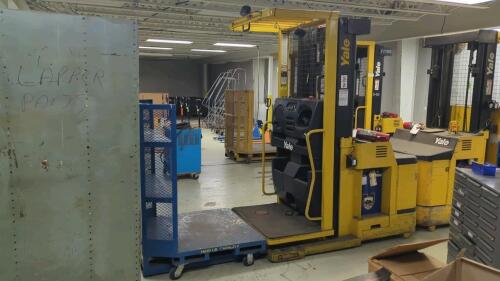 Yale OS030ECN24TE089 3000 Lb. Capacity 24V Electric Order Picker