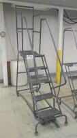 Tri Arc 5-Step Safety Ladder