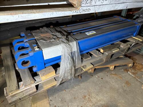 (2) 16 Ton Lift Cylinders