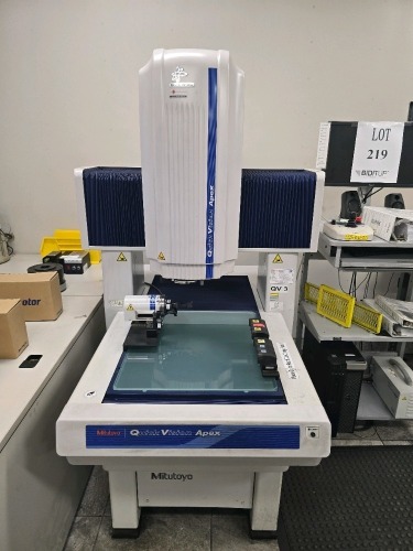 Mitutoyo #QVT1-X404L1L-D CNC Vision Measuring Machine