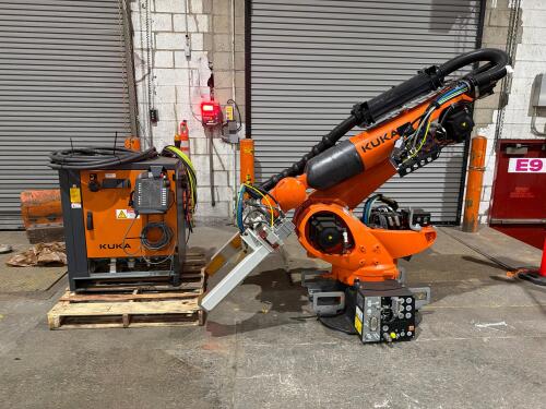 2021 KUKA KR 120 R2700-2/FLR ROBOT WITH KR C4 CONTROLLER 6-AXIS 120KG 2701MM