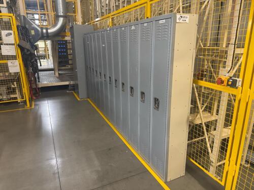 Personal storage locker set