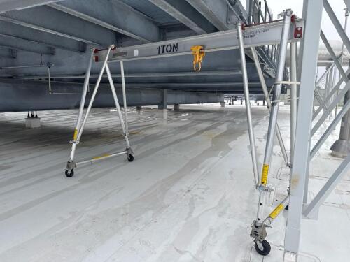 Aluminum tri-adjustable gantry crane