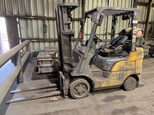 Caterpillar 2C5000 &mdash; 5,000 lb LPG Cushion Forklift